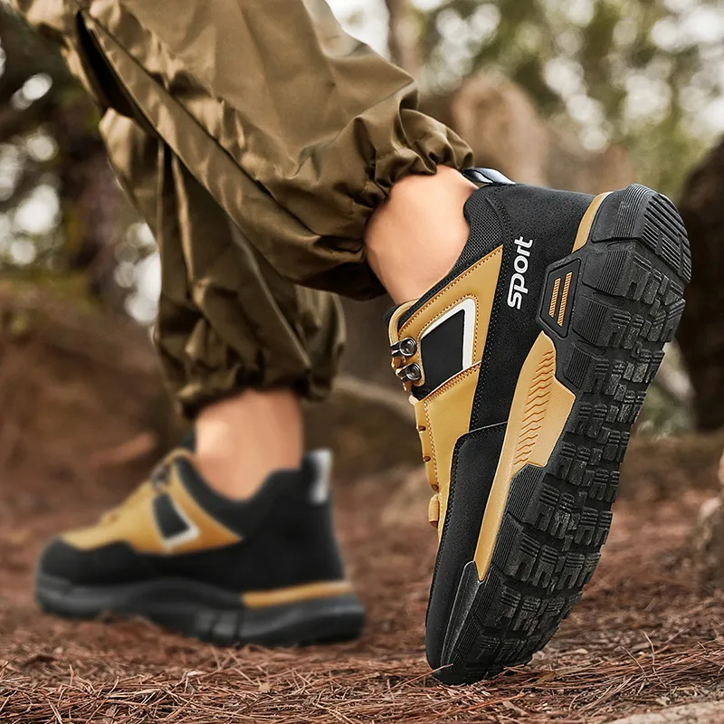 Men's Roomy Toe Trail Shoes