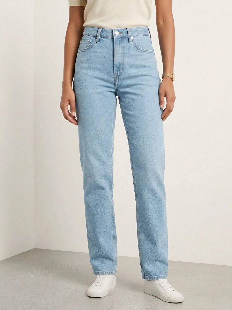 Casual Essential Women's Straight-Leg Jeans