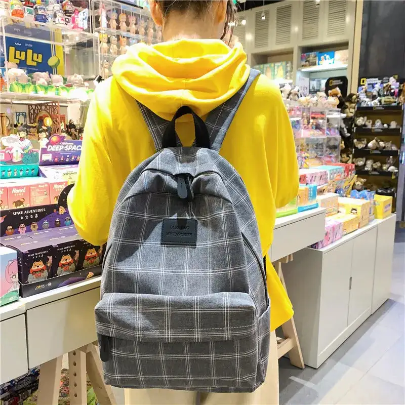 Youthful Basic: Simple Compact Everyday Bag