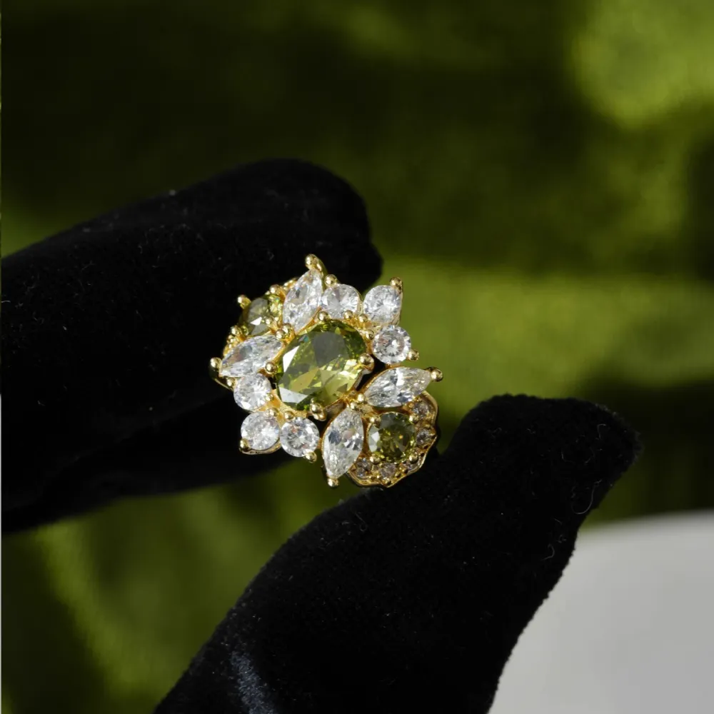 ✨ A little green. A lot of glamour. Designed with striking olive-green stones and sparkling accents, these statement rings bring an elegant vintage touch to any look. 💚