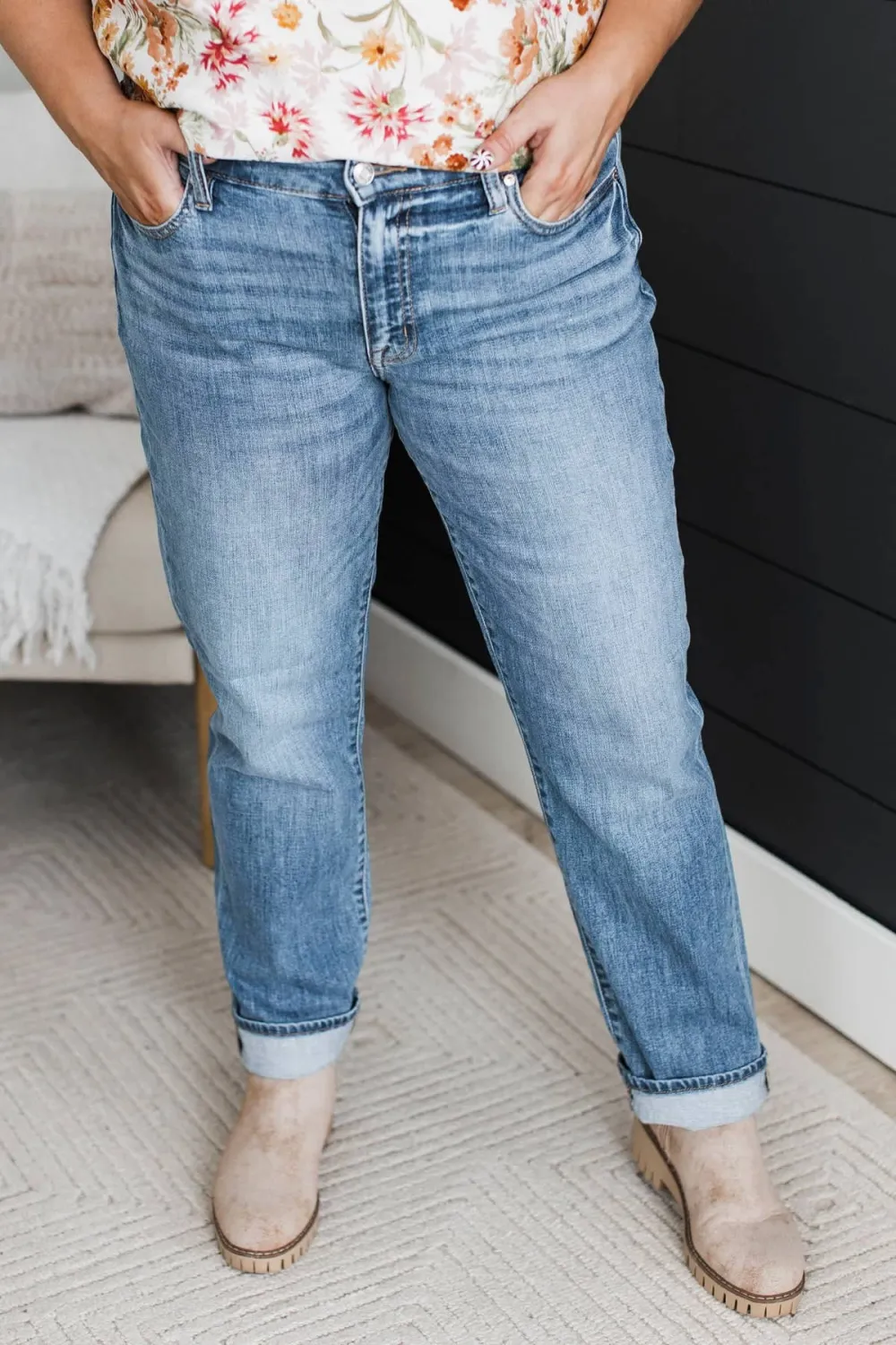 Mid-Rise Straight Leg Clean Finish Jeans