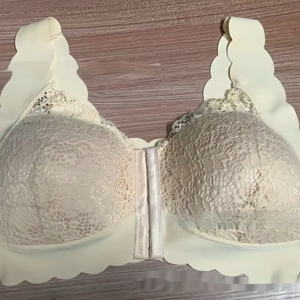 Empire- Plus-Size Front-Buckle Bra
