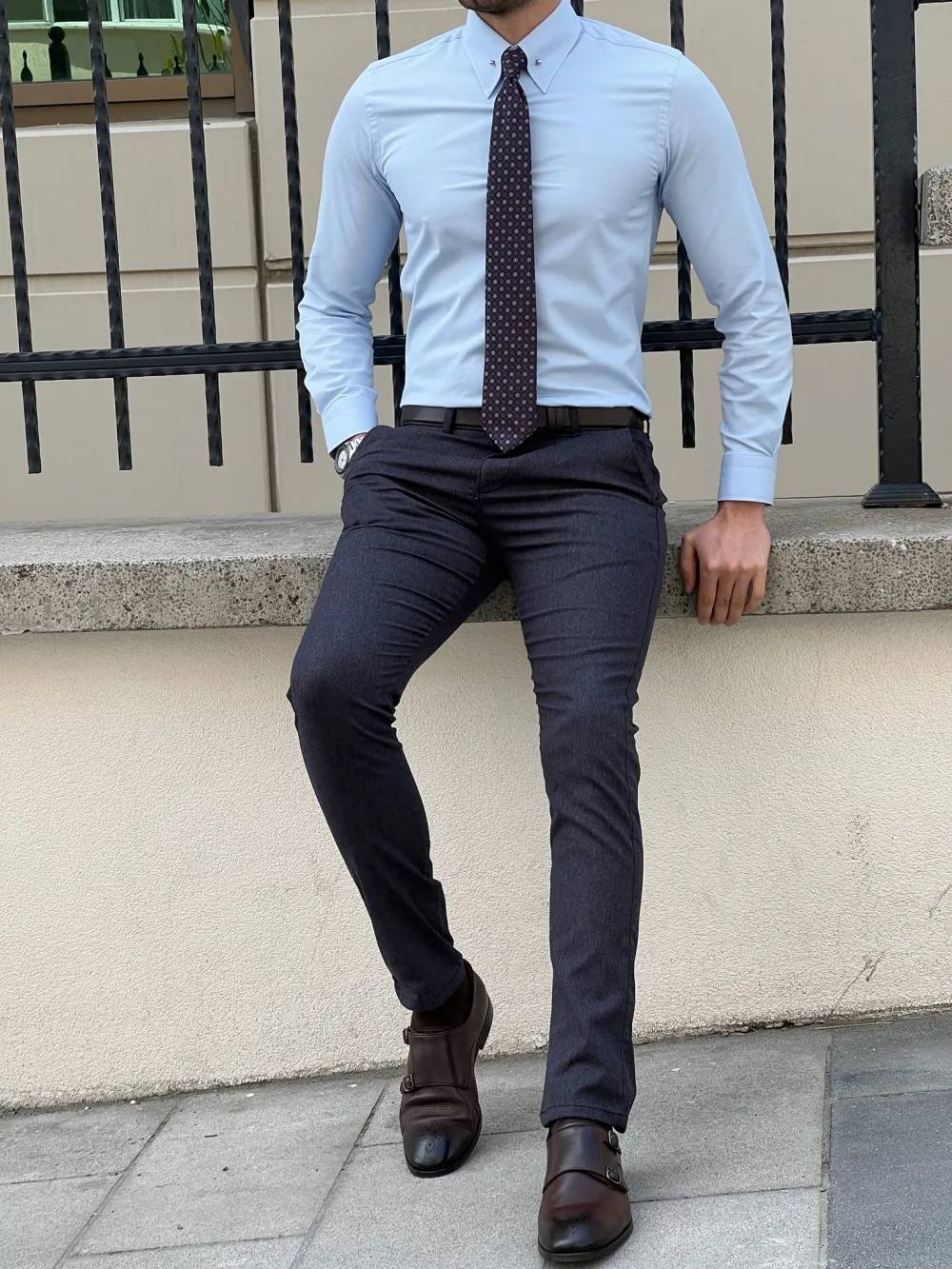 Streamlined Slim Fit Cotton Casual Shirt