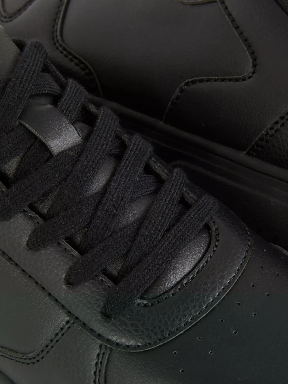 Classic Basic Round Head Lace-Up Sports Shoes
