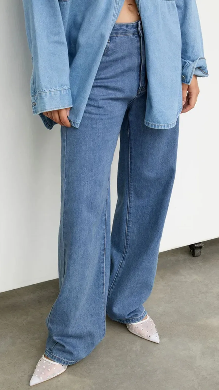 Light Weight Denim Fabrication Jeans