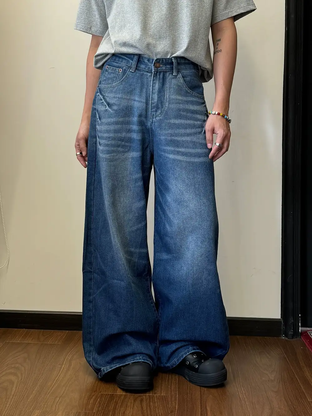 Wide Loose Cut Jeans