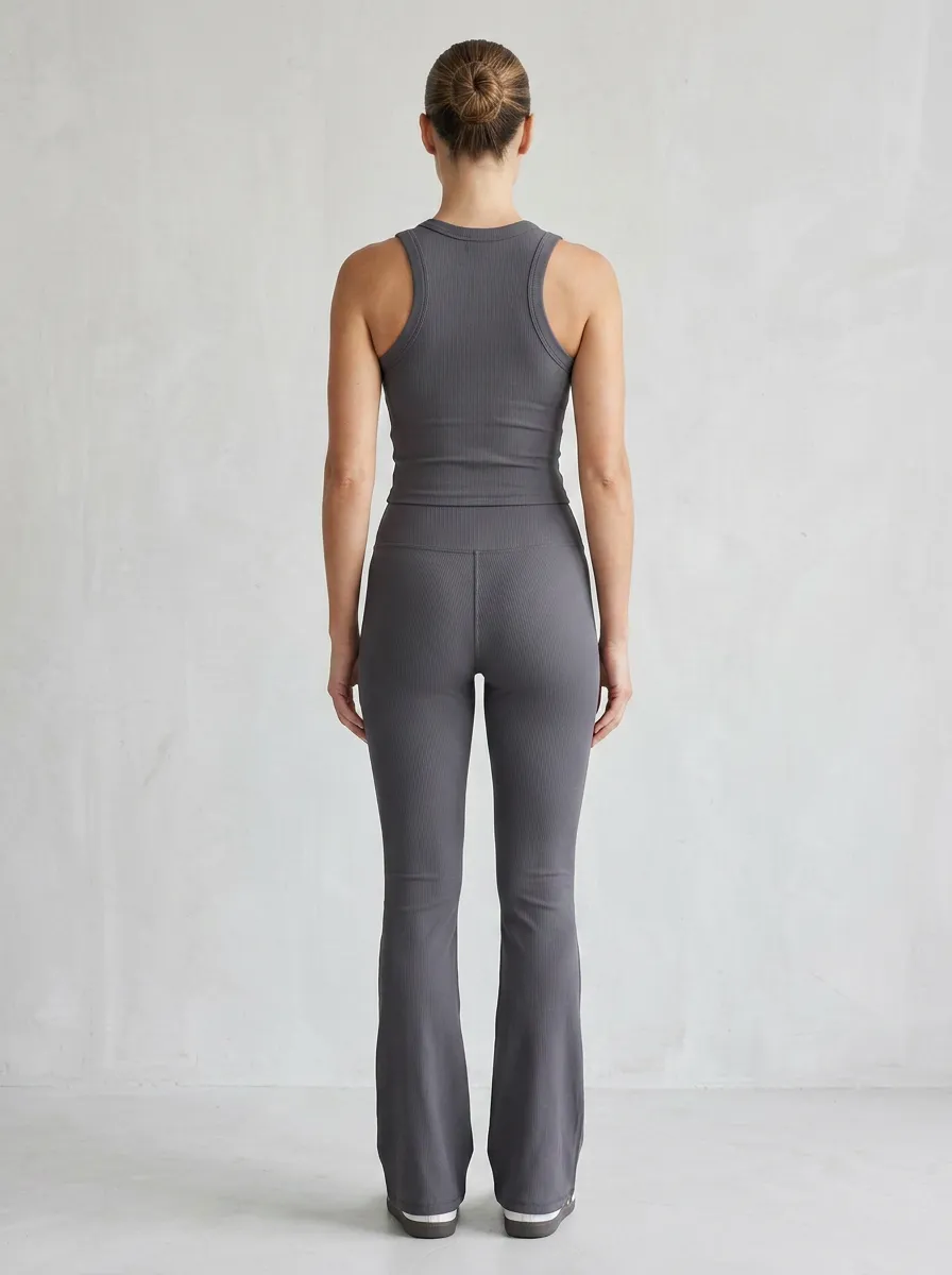Active Minimal-Look Women's Tank Top Flare Pants Active Set