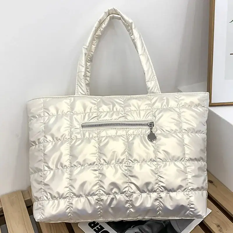 Chic Essential: High-Capacity Fashionable Women’s Tote