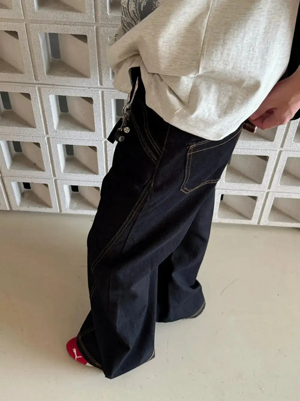 Stitched Wide Leg Jeans