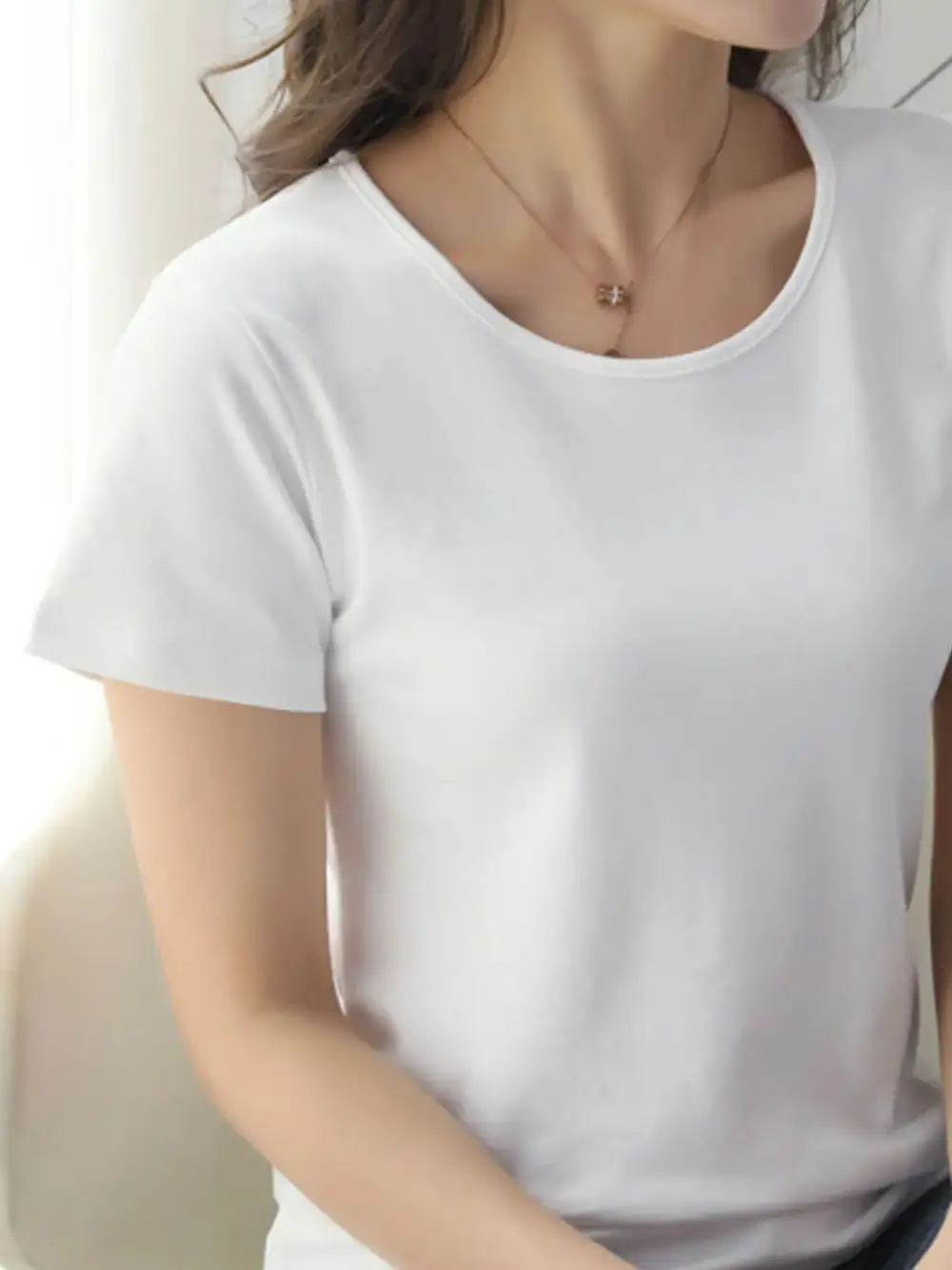 Delicate Round-Neck Short-Sleeve T-Shirt
