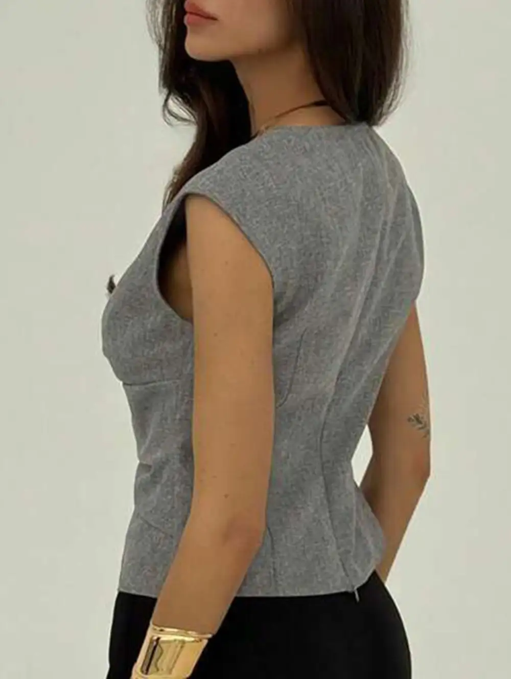 Sleeveless Fitted Waist Pullover Top