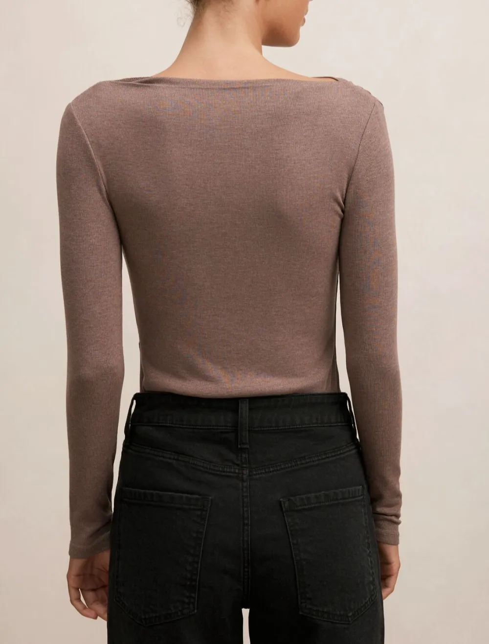 Brown High-Neck Long Sleeve Form-Fitting Top
