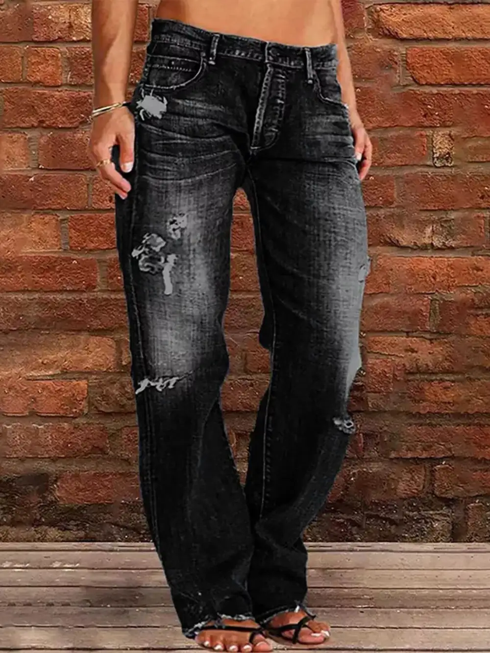 Distressed Loose Fit Jeans