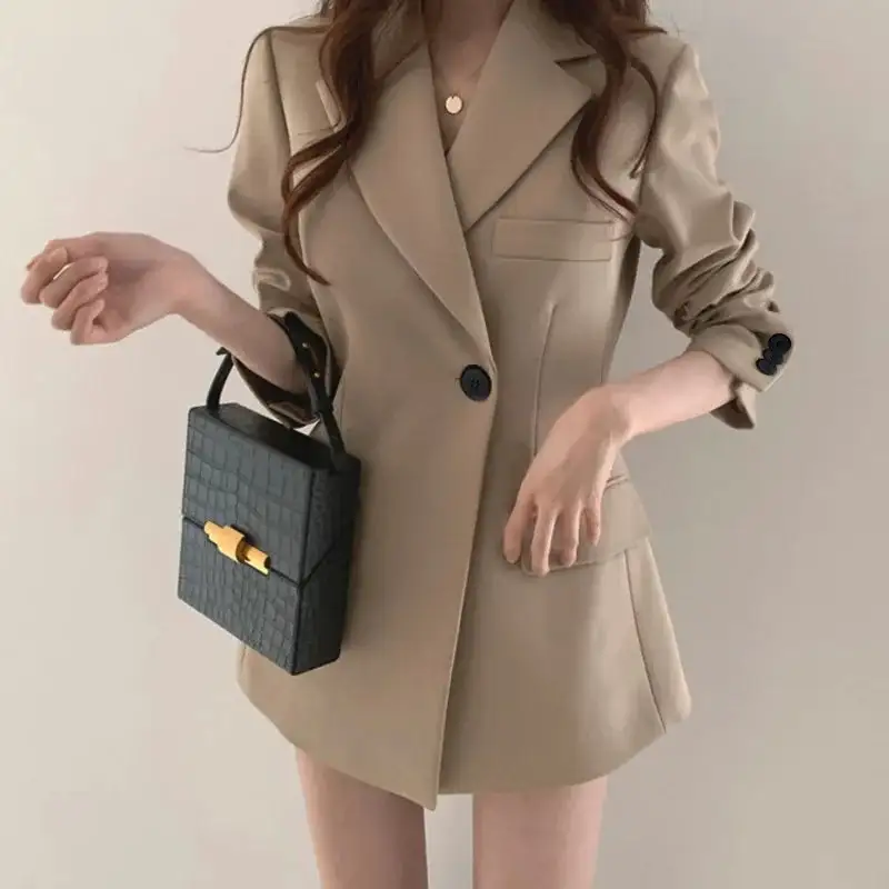 Lightweight Pocketed Tailored Blazer