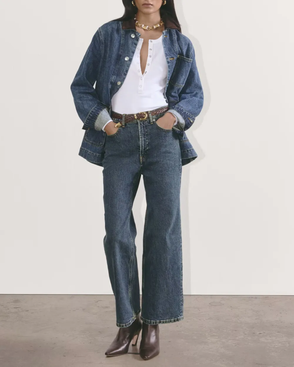 STRAIGHT LEG JEANS
