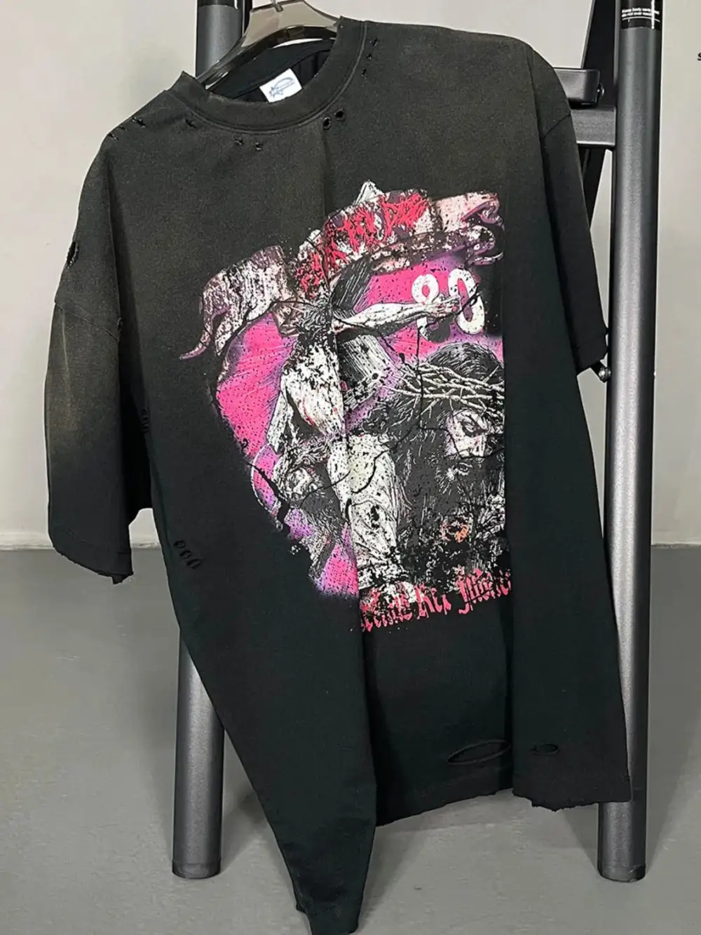 Easy Fit Graphic Crew Neck Tee