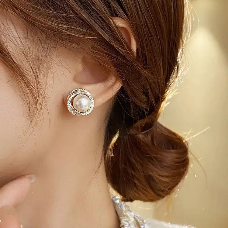 Women's Petite Pearl Stud Earrings