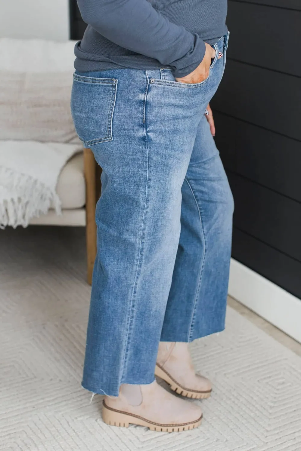 High-Rise Cropped Straight Leg Clean Finish Everyday Jeans