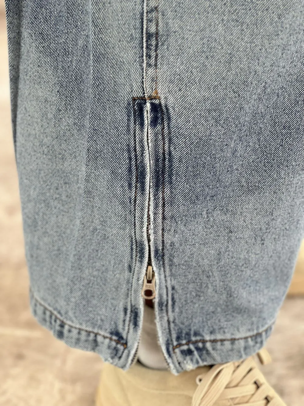 Barrel-Fit Relaxed-Fit Baggy Jeans