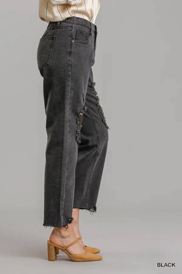 Raw-Hem Distressed Pocketed Stretch Straight Leg Jeans