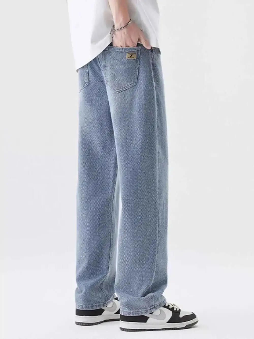 Relaxed Wide Leg Jeans