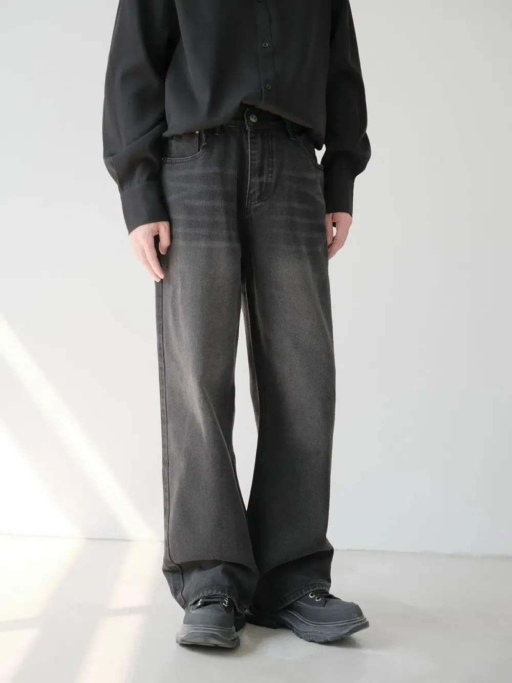 Whisker Line Regular Fit Jeans