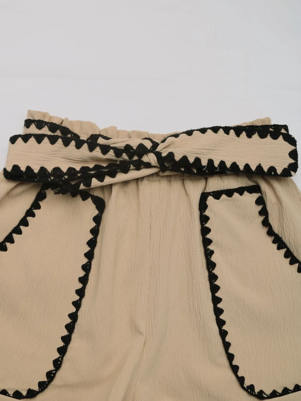 Tied Contrast Trim Shorts
