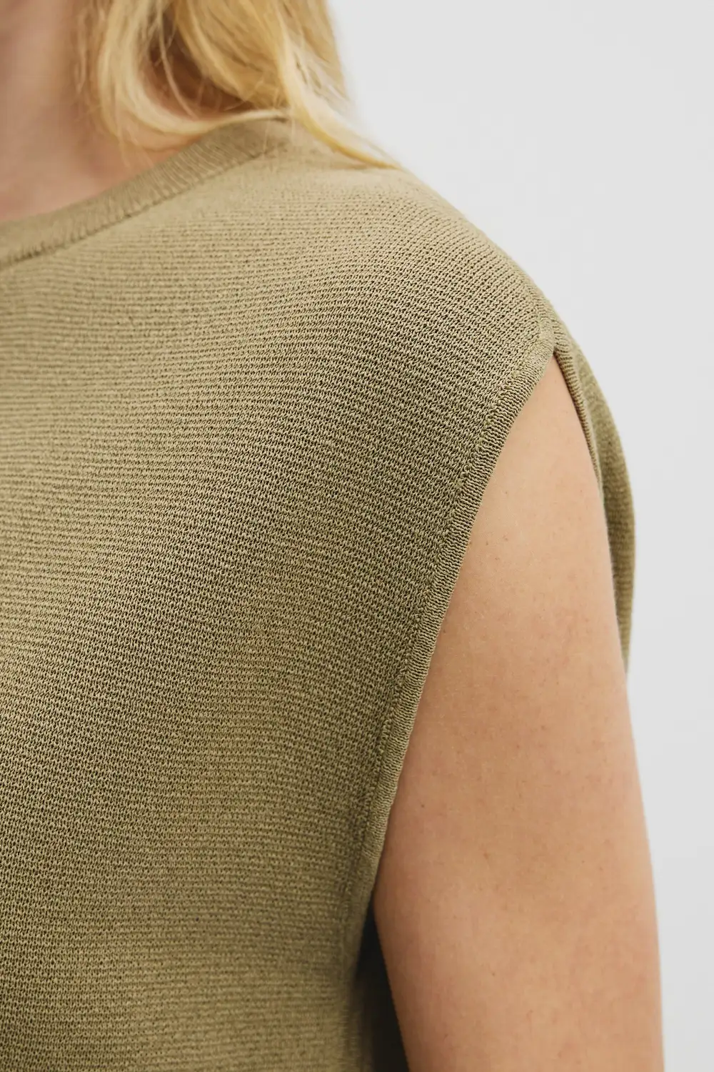 Women's Sleeveless Sweater