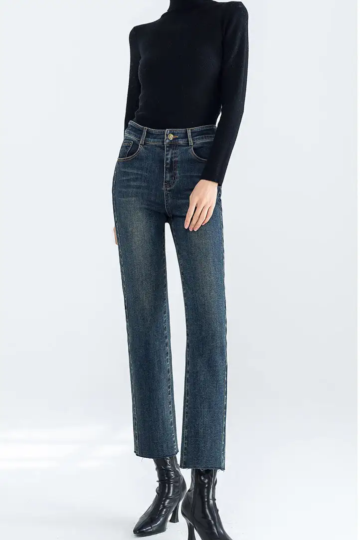 Straight-Leg Cropped Jeans