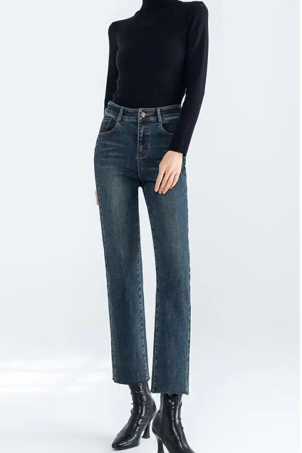 Straight-Leg Cropped Jeans