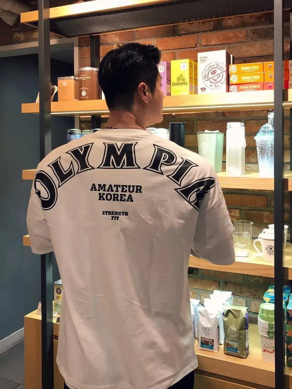 Clean Letter Graphic Crew Neck Tee
