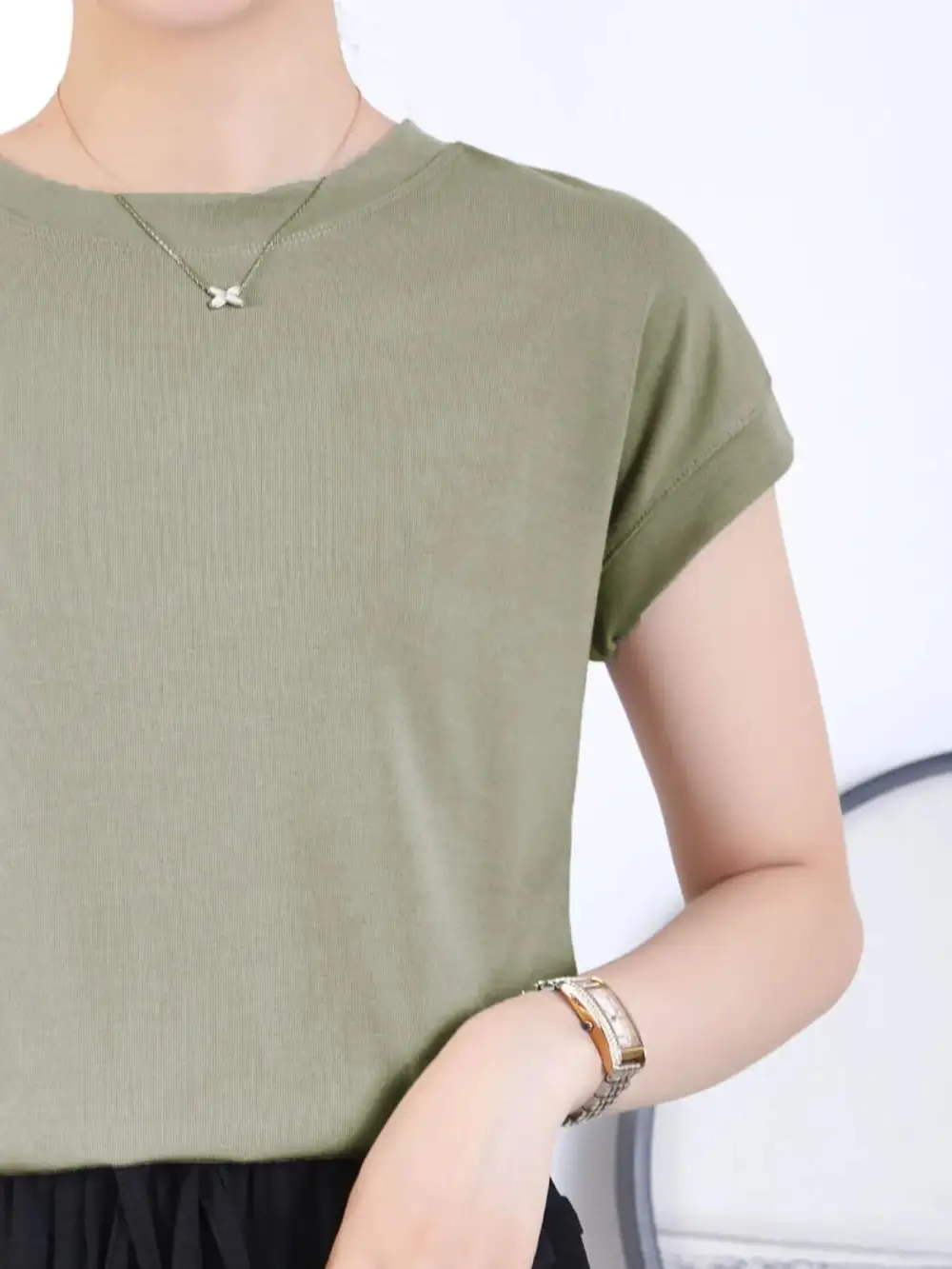 Sleek Round-Neck Short-Sleeve T-Shirt
