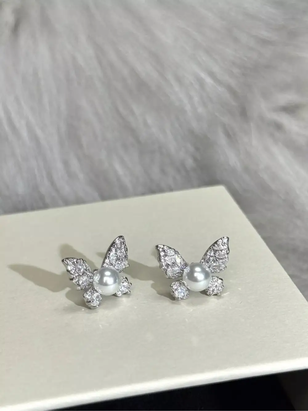 Women's Butterfly Pearl Stud Earrings