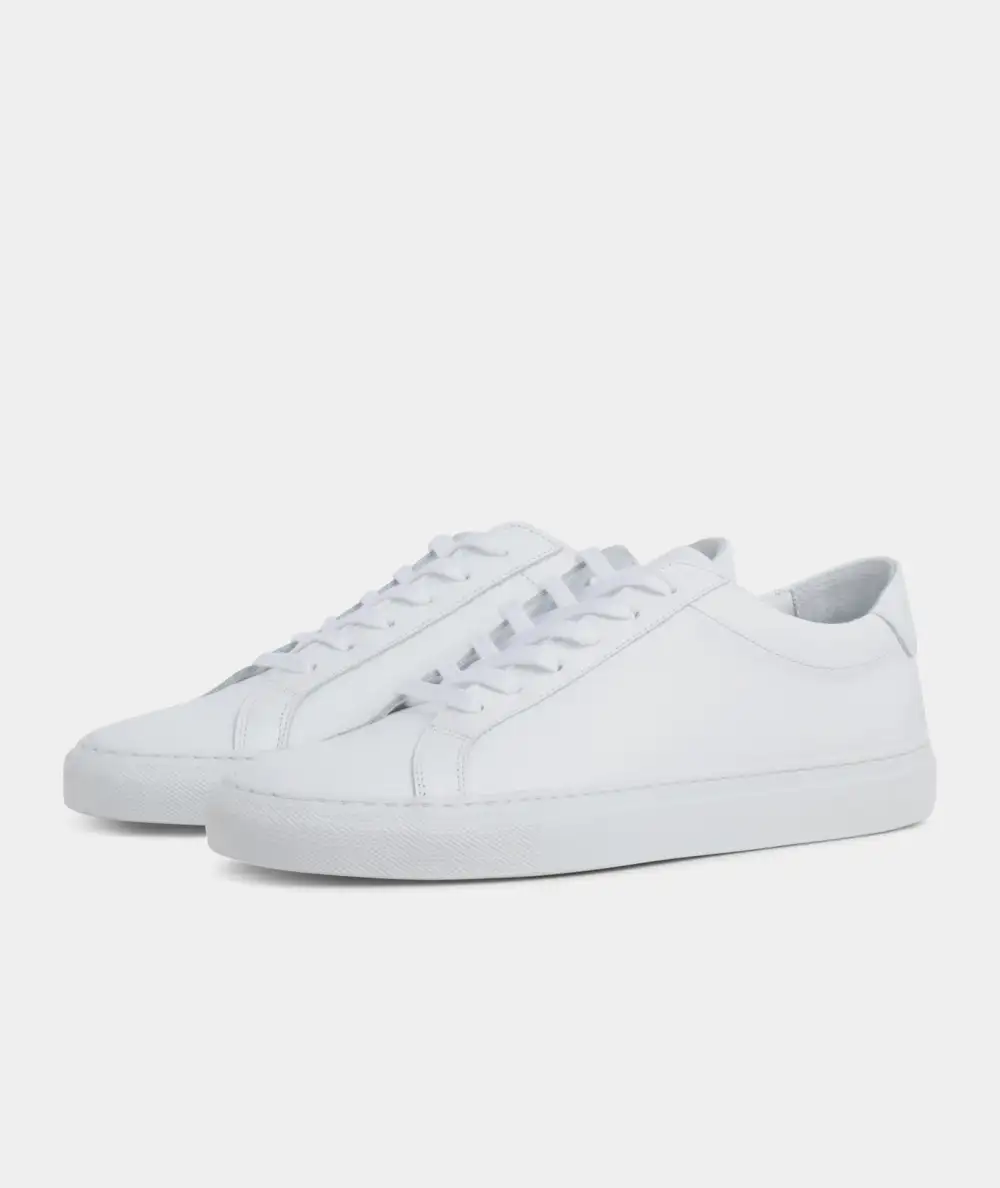 Streamlined Casual Leather Sneakers