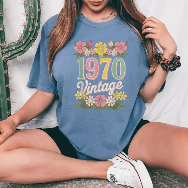 Vintage 1970 Retro Born Flowers Birthday Daughter Women Women's Oversized Comfort T-Shirt