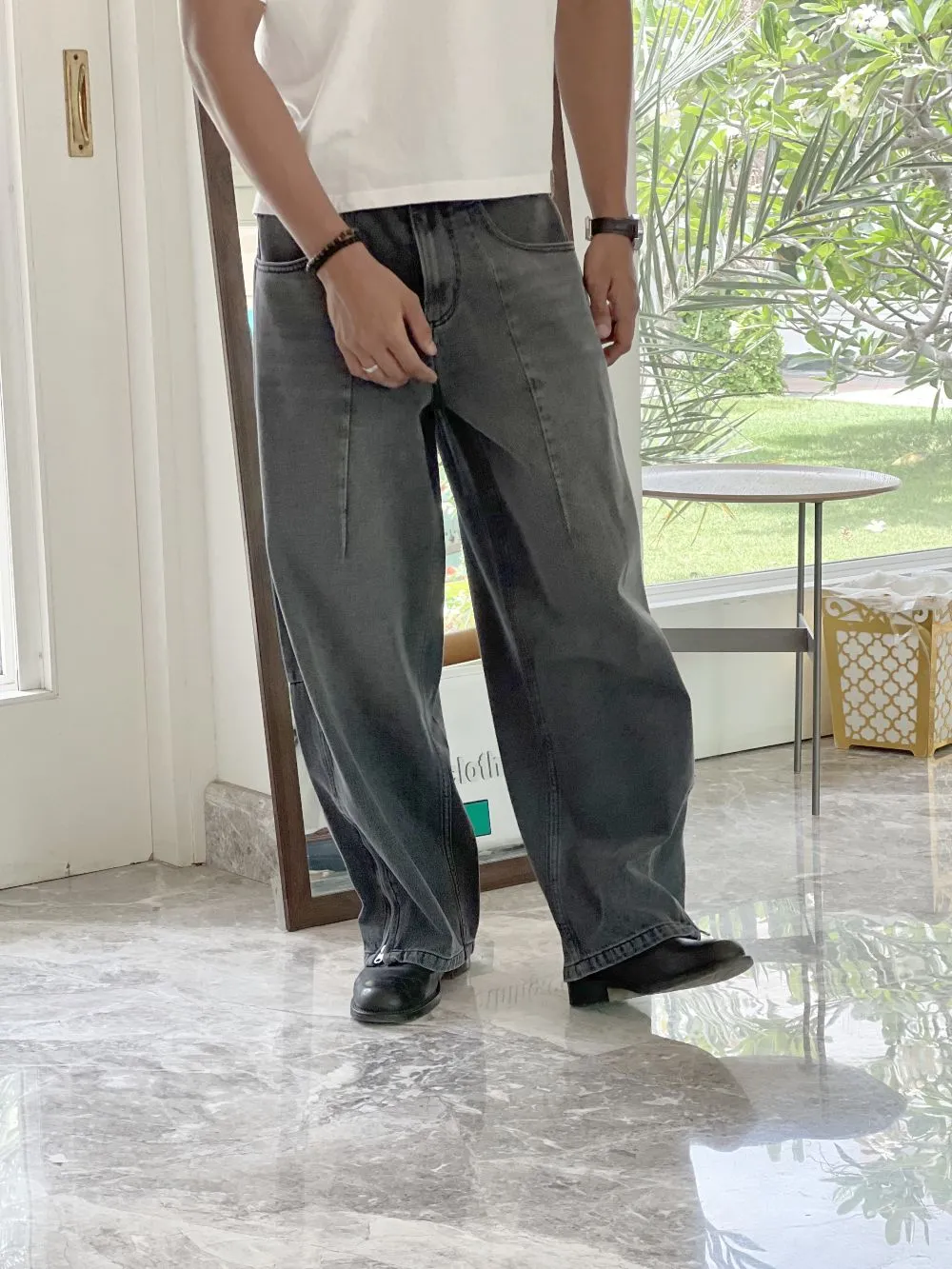 Barrel-Fit Distressed Baggy Jeans