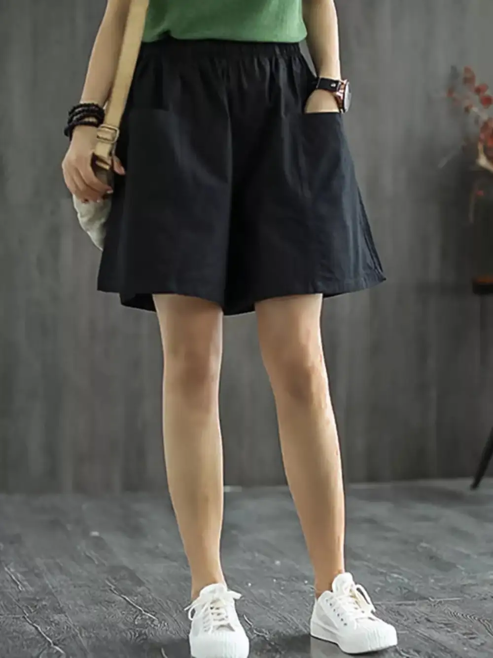 Elastic-Waist Pocketed Casual Shorts