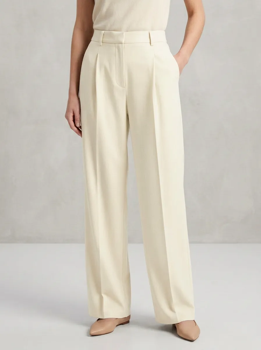 Everyday Silhouette Pleated Wide-Leg Trousers