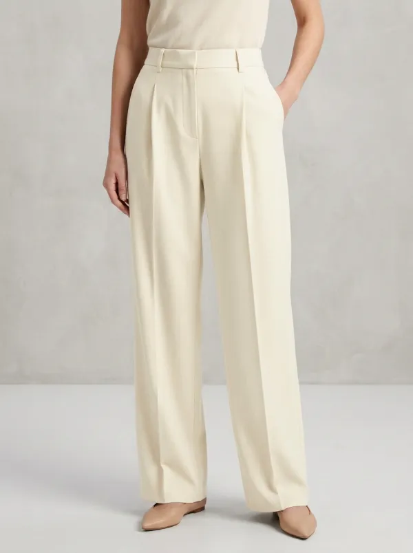 Everyday Silhouette Pleated Wide-Leg Trousers