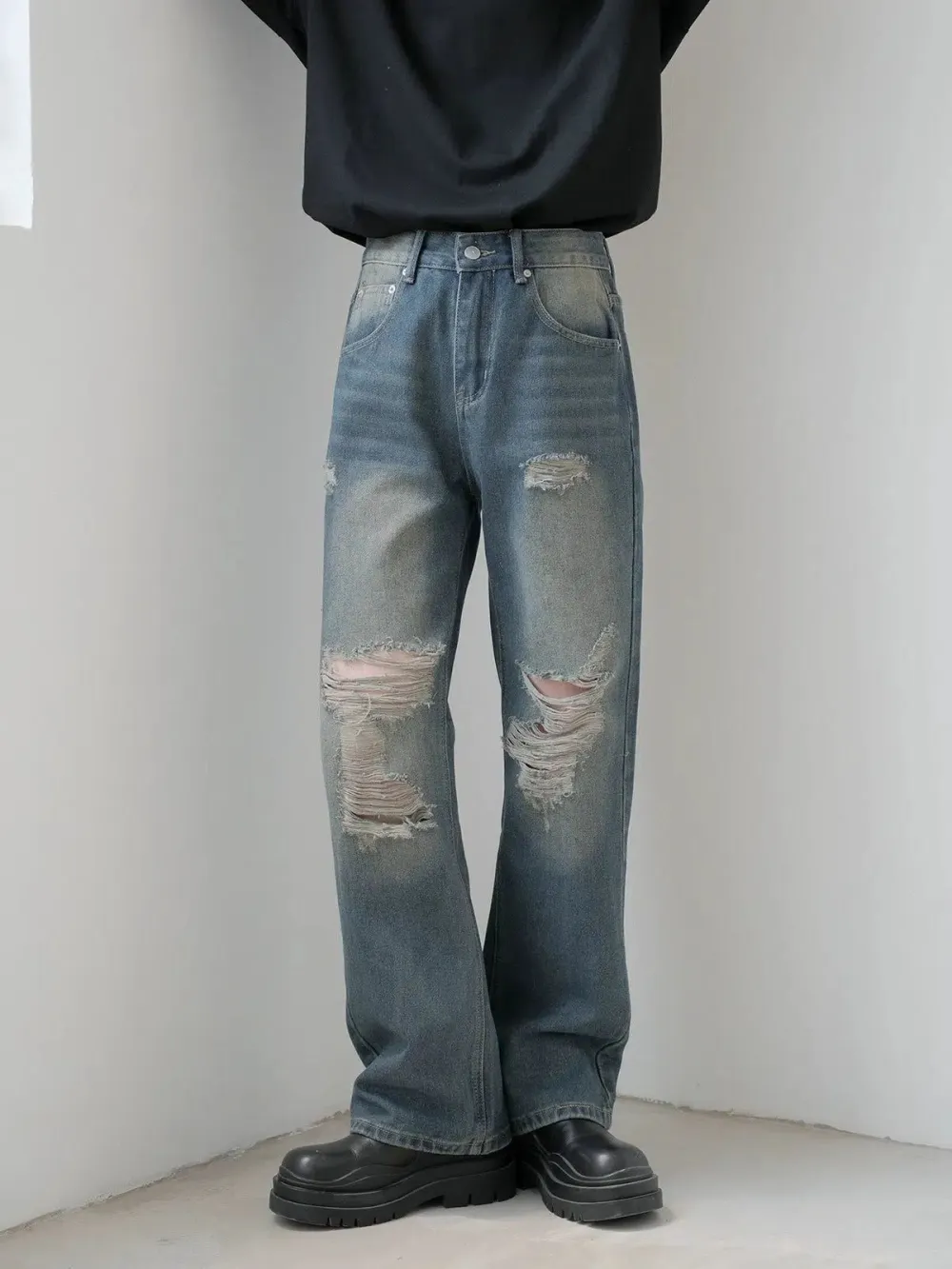 Whisker Ripped Fit Jeans