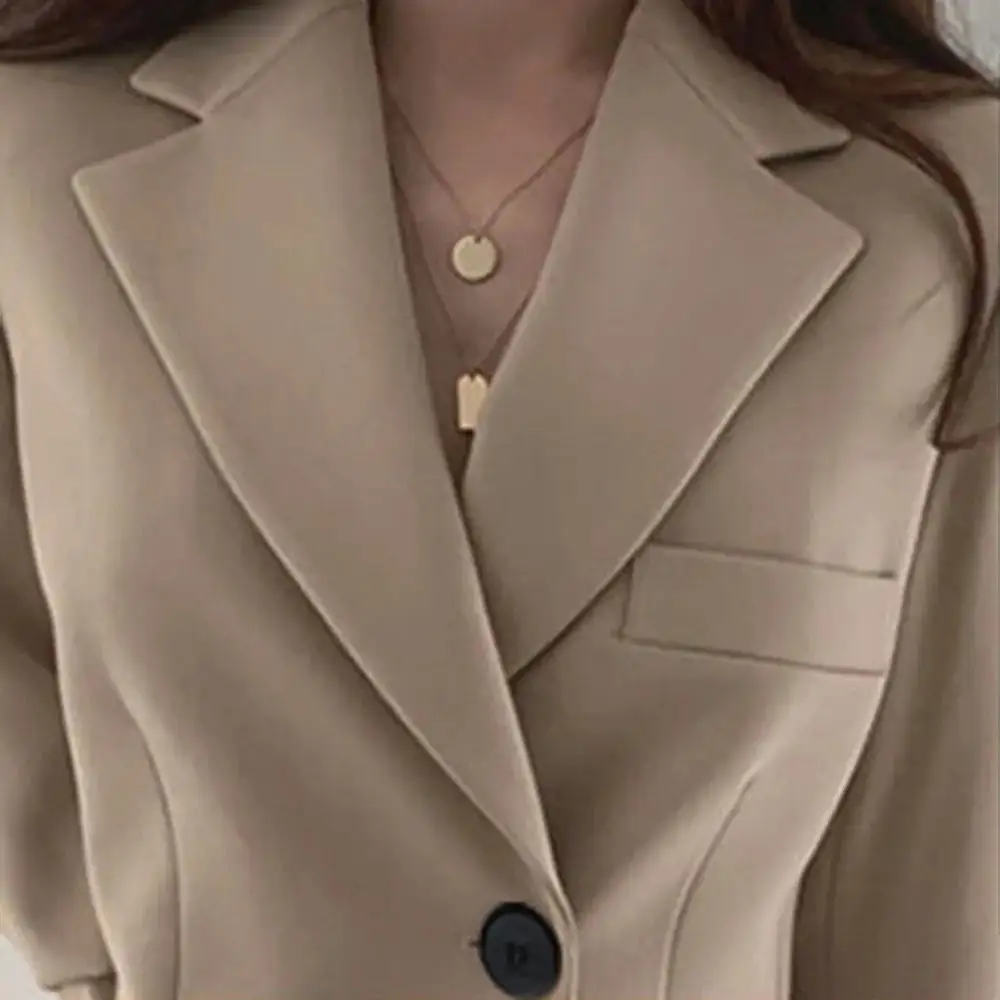 Lightweight Pocketed Tailored Blazer