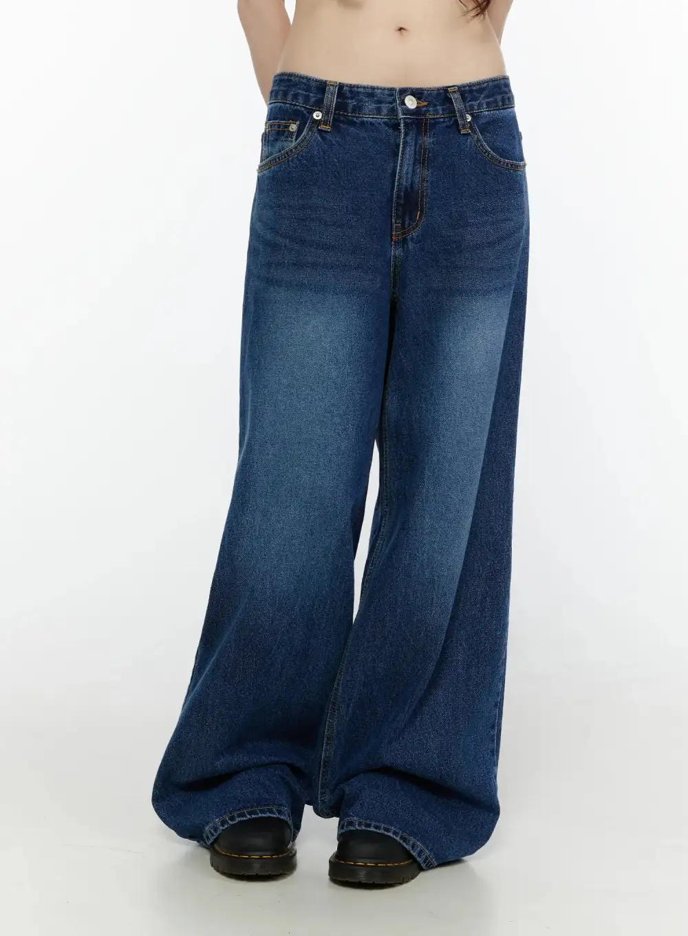 Pocketed Wash Wide-Leg Jeans