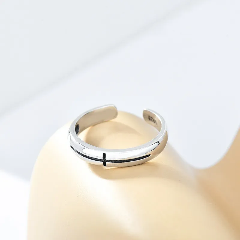 Sometimes the smallest piece carries the most meaning. ✨  This minimalist silver ring features a subtle cross-inspired detail and a sleek polished finish — understated enough for everyday wear, yet distinctive enough to get noticed.
