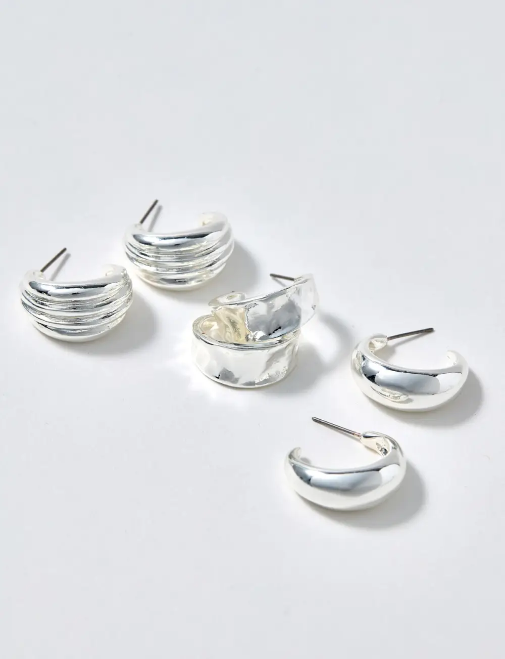 Three-Piece Earrings With Geometric Minimalist Lines