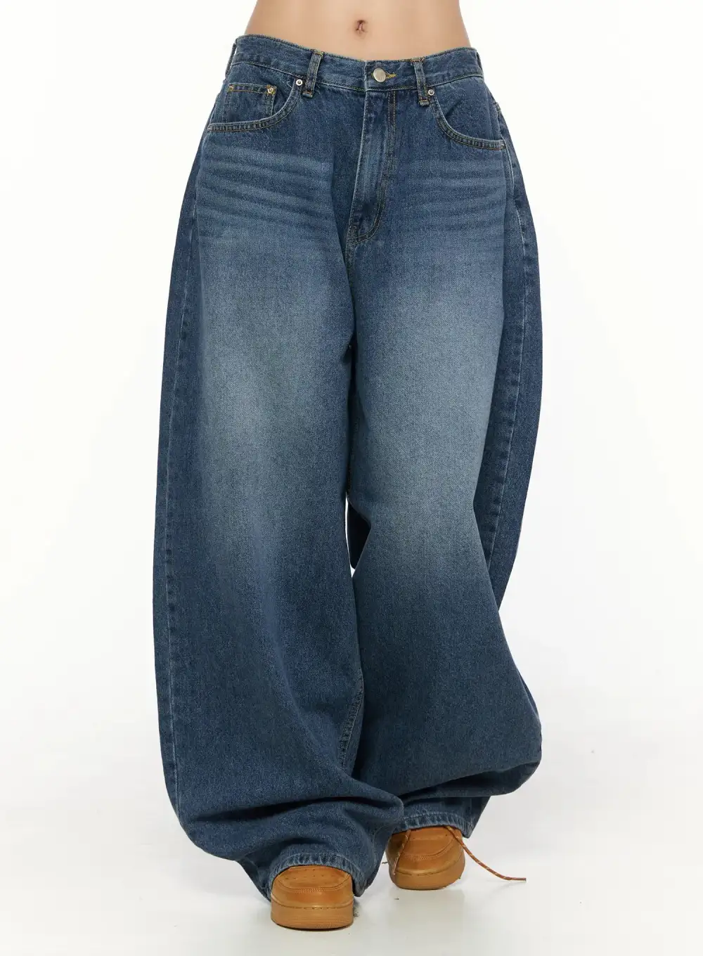 Wide-Fit Pocketed Baggy Jeans