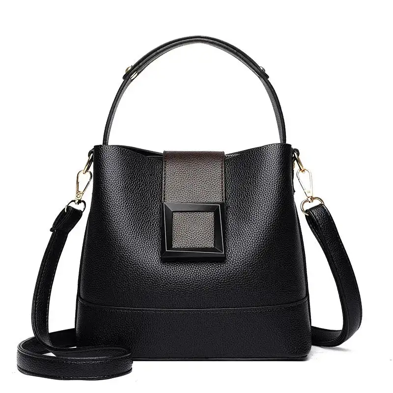 Vibrant Elegance: Emerald Green Pebbled Leather Bucket Bag