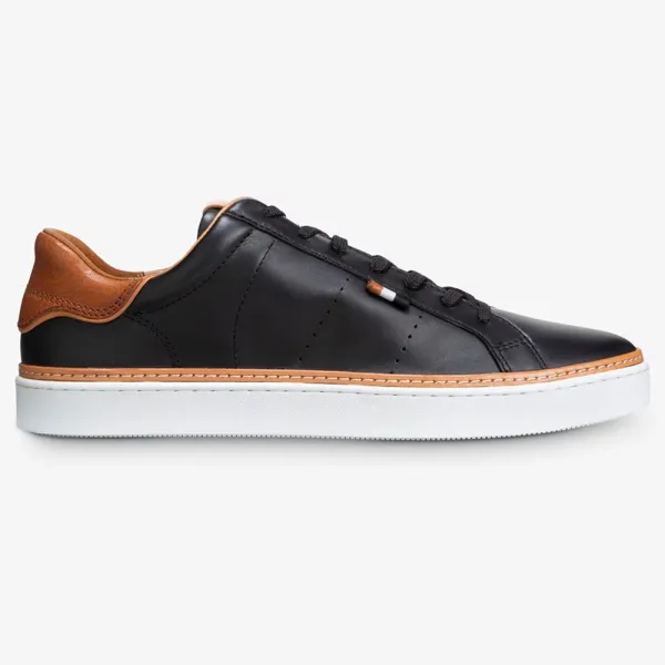 Slightly Roomier Feel Lace-up Casual Style Sneaker