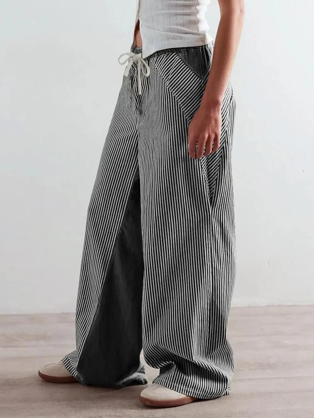 Relaxed Striped Wide Leg Jeans
