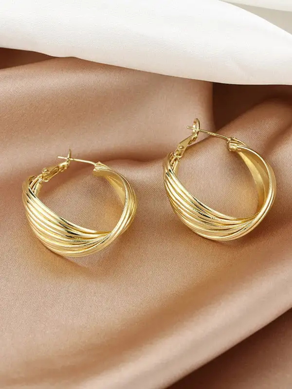 Streamlined Everyday Accent Earrings