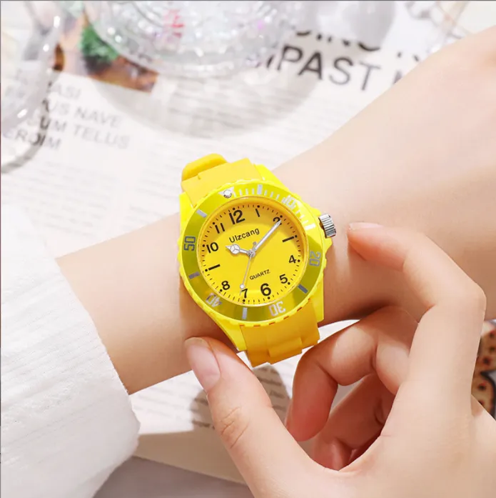 Fresh Style Waterproof Shock Resistant Sports Watch for Students